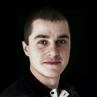 Олег Устинов